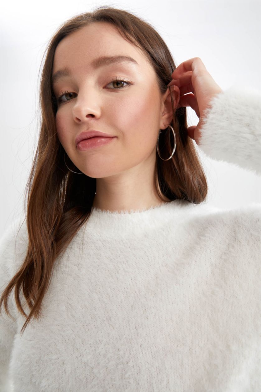 Kadın Ekru Regular Fıt Kazak