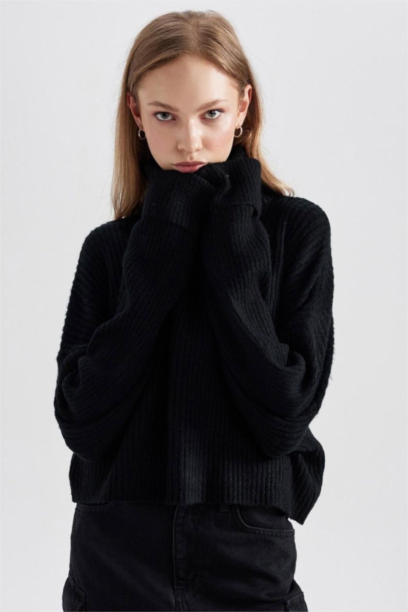 Kadın Siyah Oversize Geniş Kalıp Balıkçı Yaka Triko Kazak