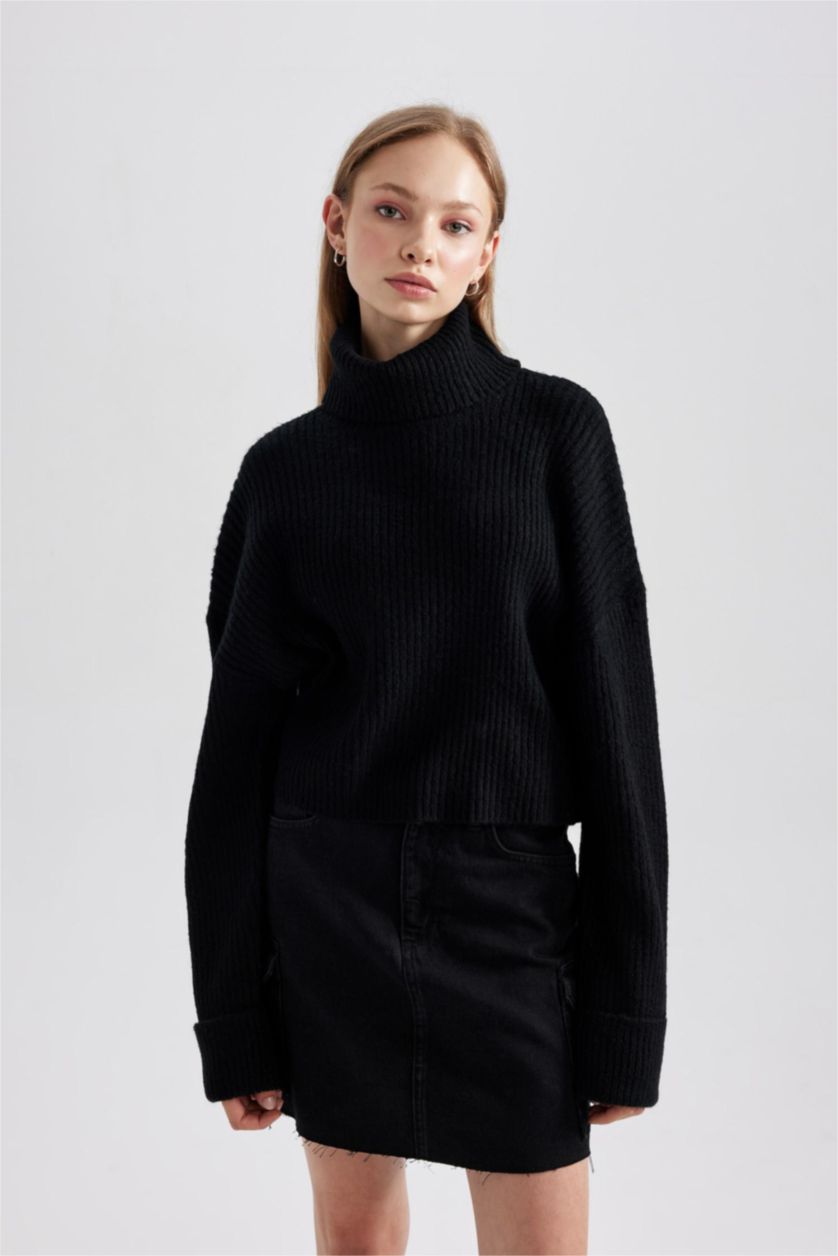 Kadın Siyah Oversize Geniş Kalıp Balıkçı Yaka Triko Kazak