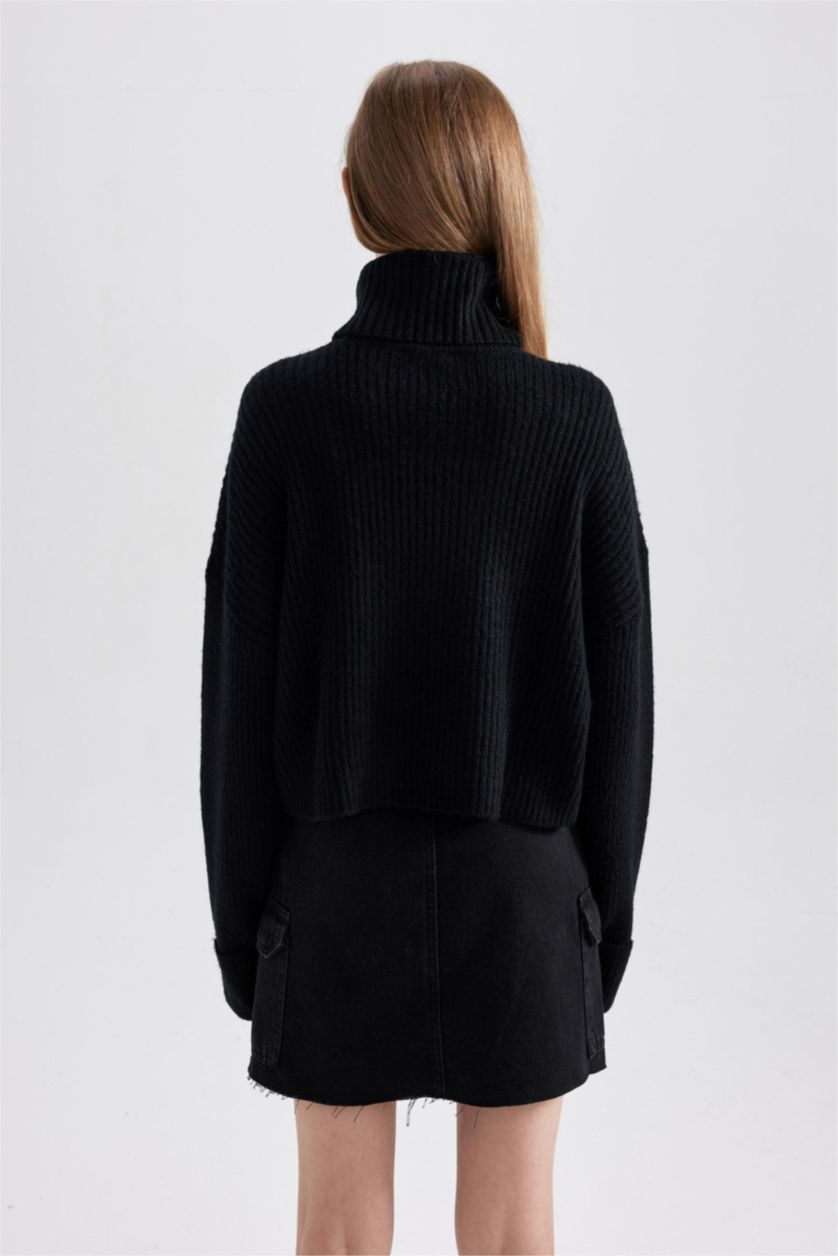 Kadın Siyah Oversize Geniş Kalıp Balıkçı Yaka Triko Kazak