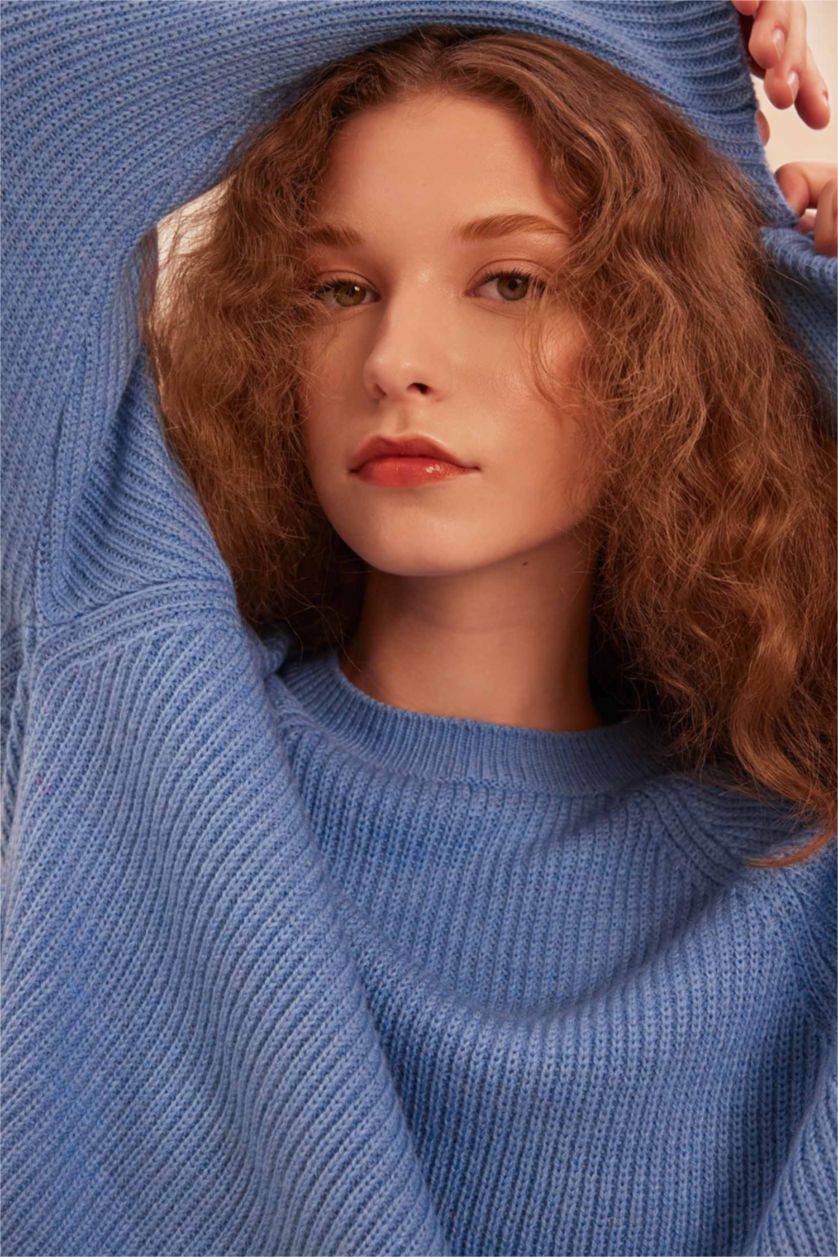 Kadın Mavi Regular Fit Bisiklet Yaka Basic Düz Triko Kazak