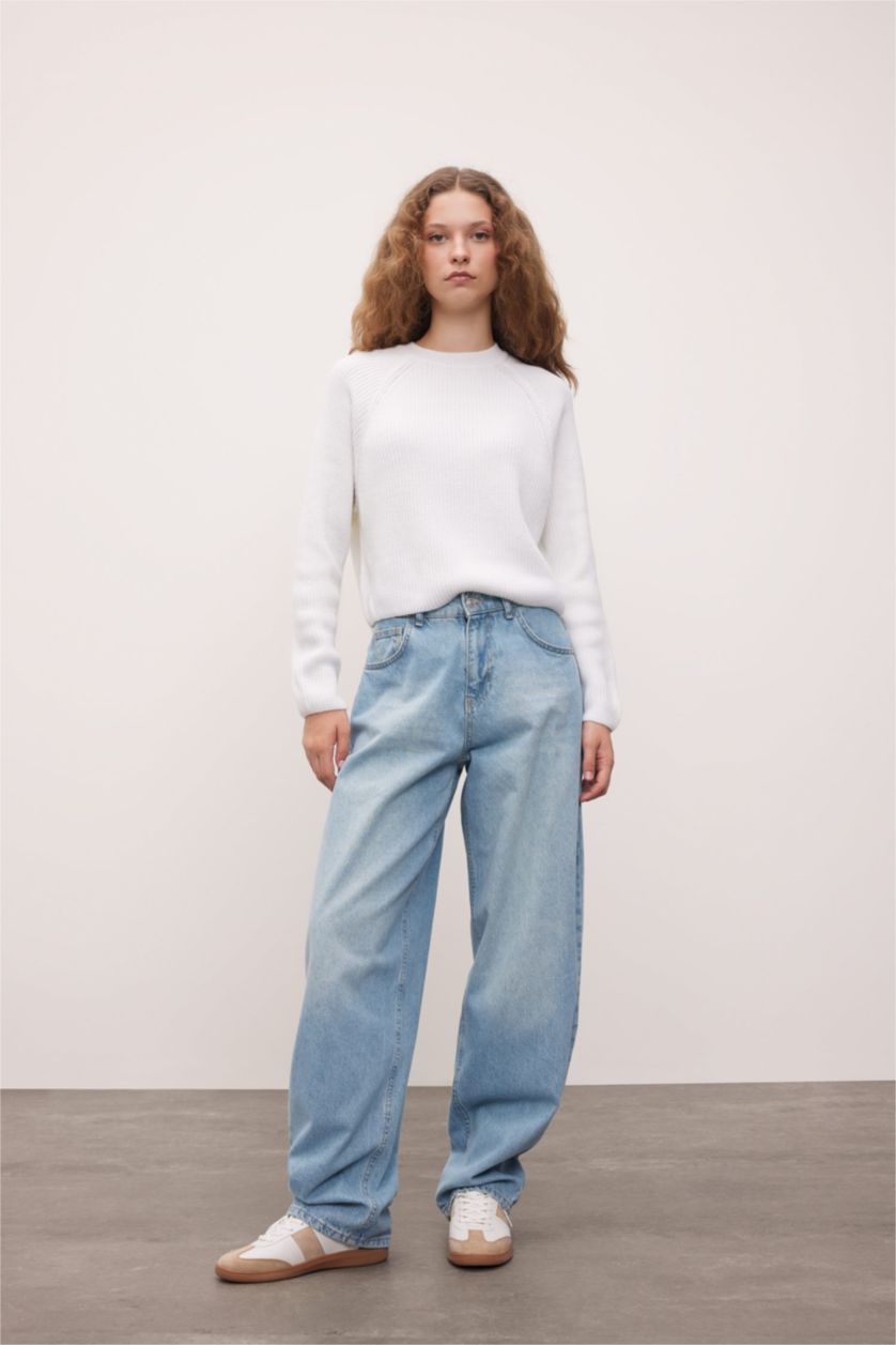 Kadın Ekru Regular Fit Bisiklet Yaka Basic Düz Triko Kazak