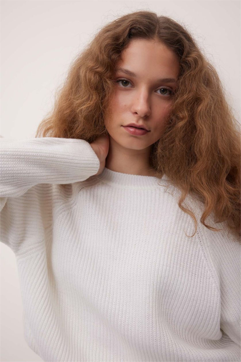 Kadın Ekru Regular Fit Bisiklet Yaka Basic Düz Triko Kazak