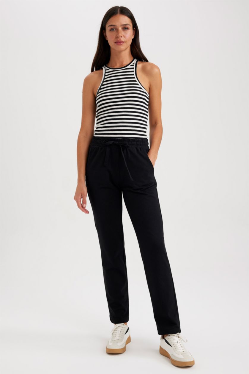 Kadın Siyah Regular Fit Cepli Beli Bağcıklı Lastilkli Eşofman Altı