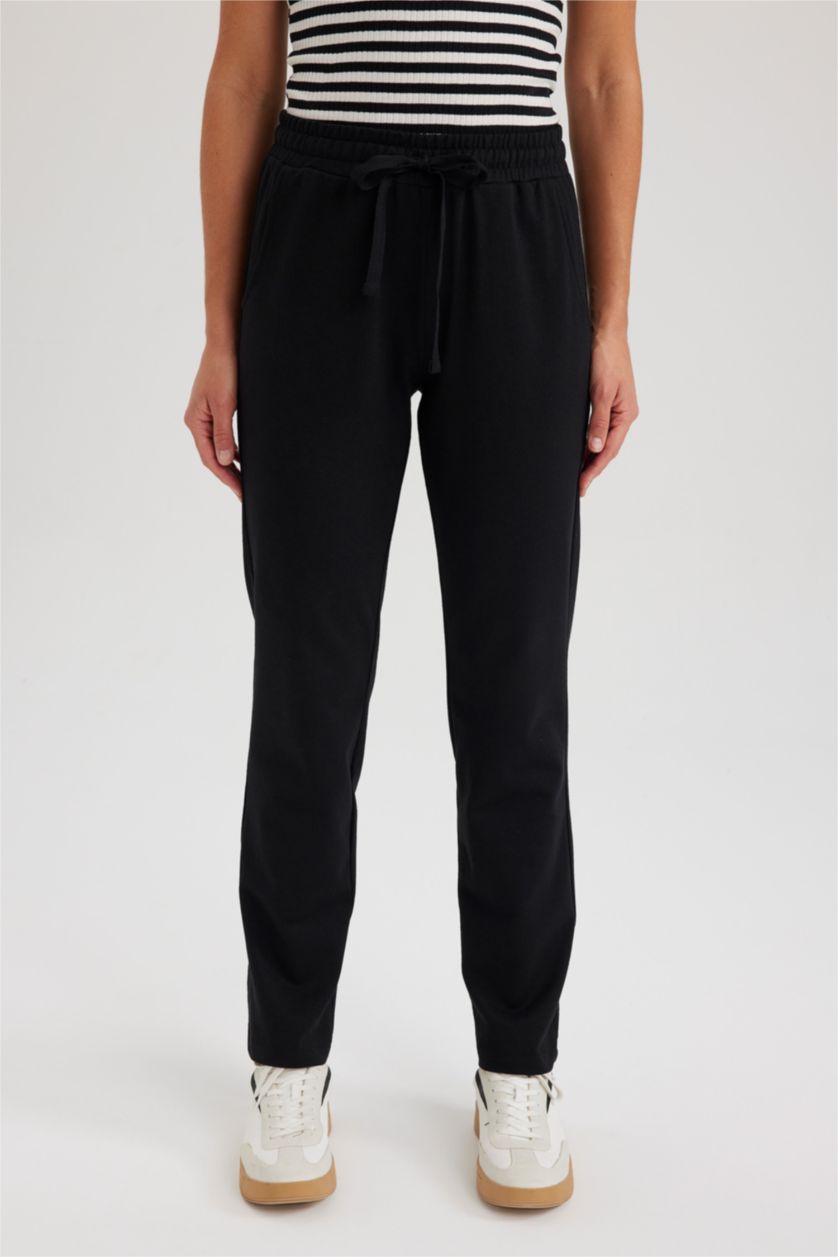 Kadın Siyah Regular Fit Cepli Beli Bağcıklı Lastilkli Eşofman Altı