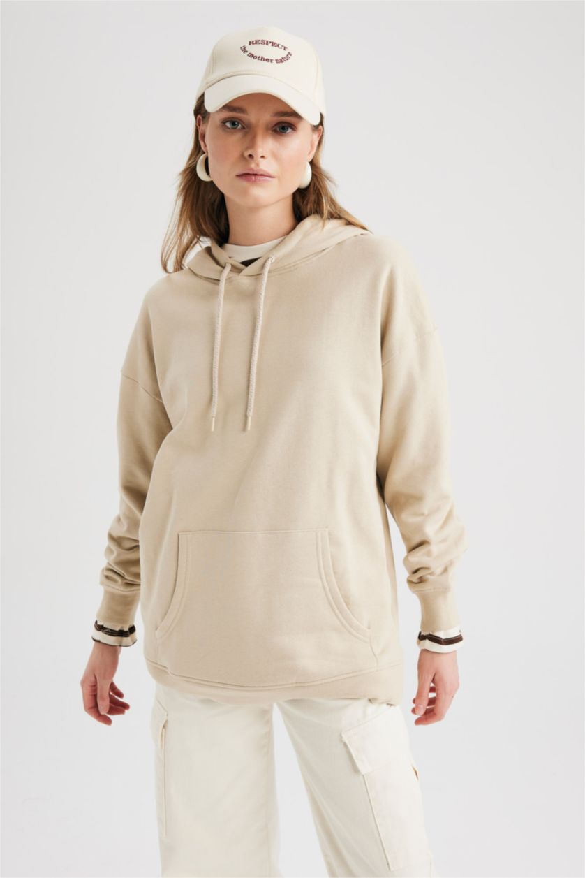 حريمي بيج فاتح سويت شيرت أوفر سايز  بأكمام طويلة بغطاء للرأس