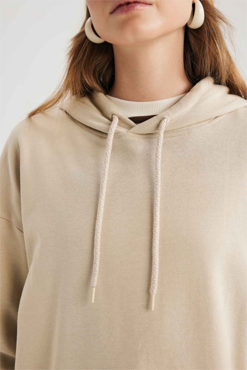 حريمي بيج فاتح سويت شيرت أوفر سايز  بأكمام طويلة بغطاء للرأس