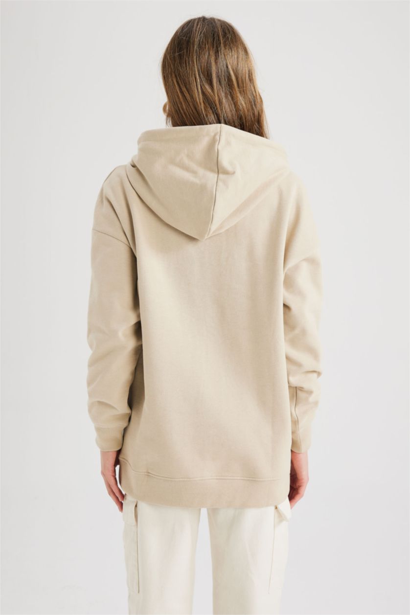 حريمي بيج فاتح سويت شيرت أوفر سايز  بأكمام طويلة بغطاء للرأس