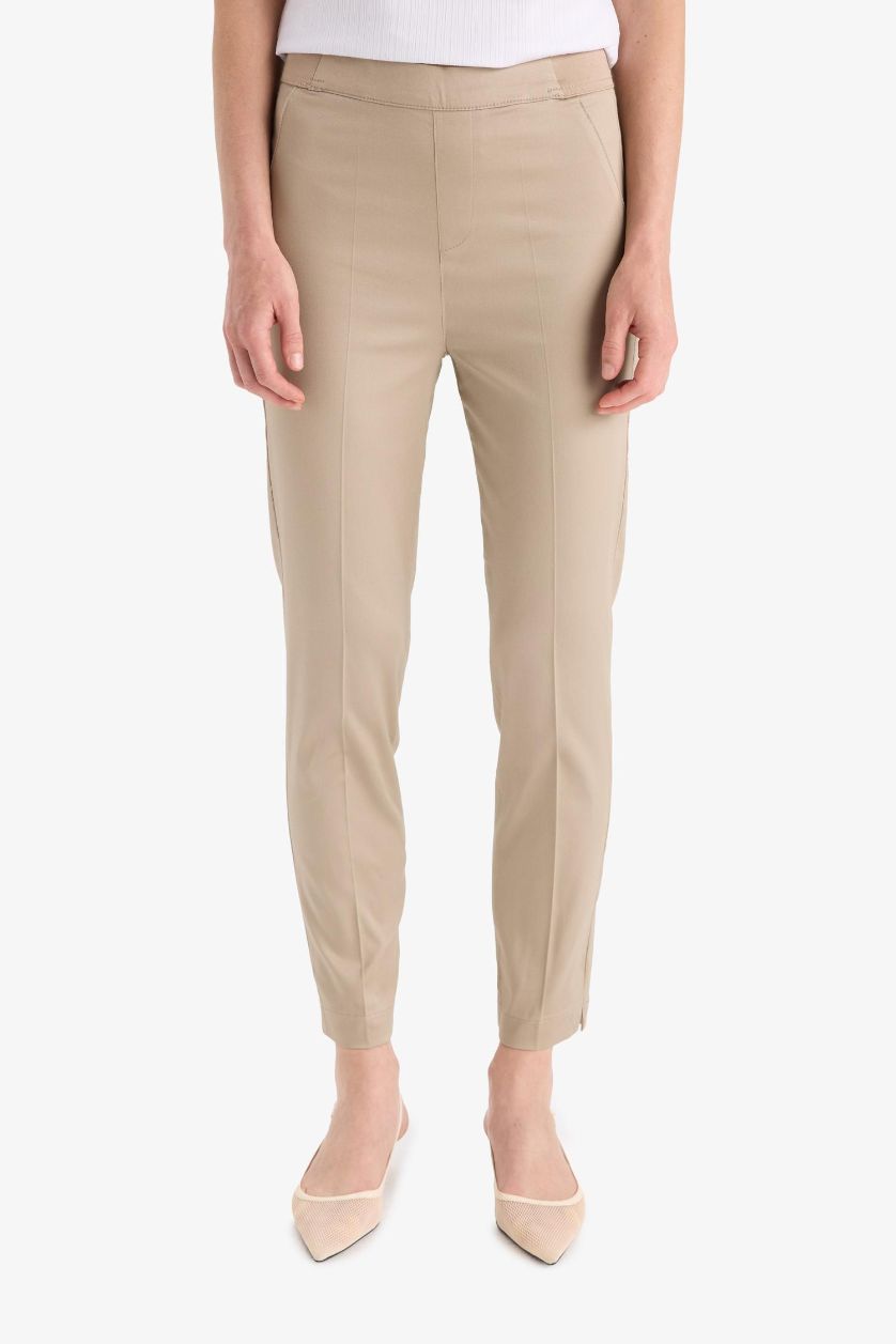 حريمي بني فاتح بنطلون ستان سيجاريت برجل ضيقة وخصر مطاطي