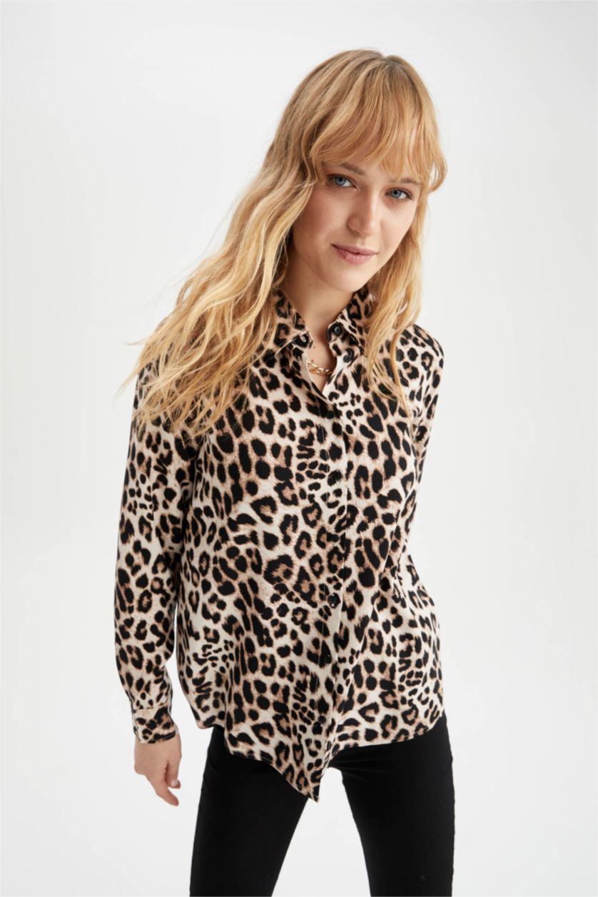 نساء بيج قميص بأكمام طويلة وياقة القميص بقصة عادية