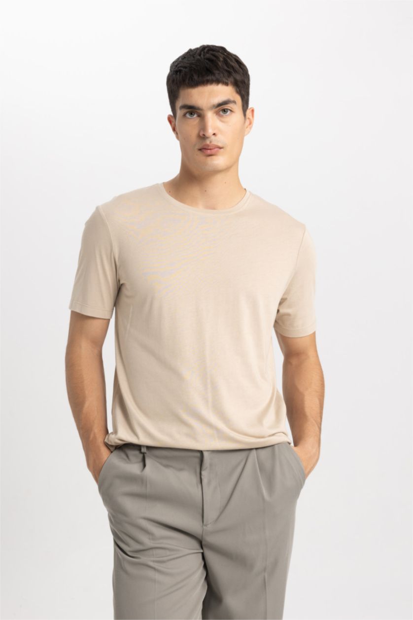 رجال اللون الرملي تي شيرت بيزيك بقصة ضيقة بياقة دائرية