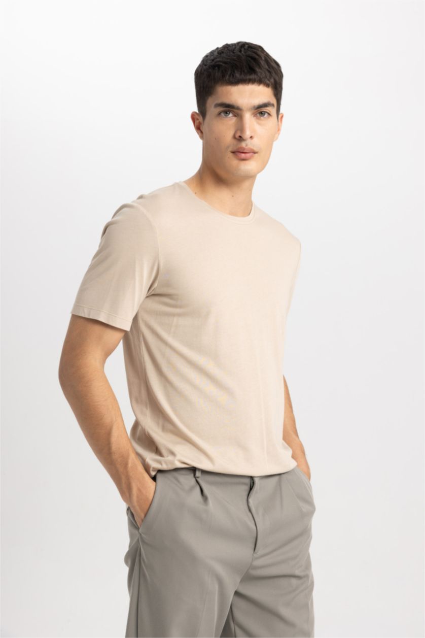 رجال اللون الرملي تي شيرت بيزيك بقصة ضيقة بياقة دائرية