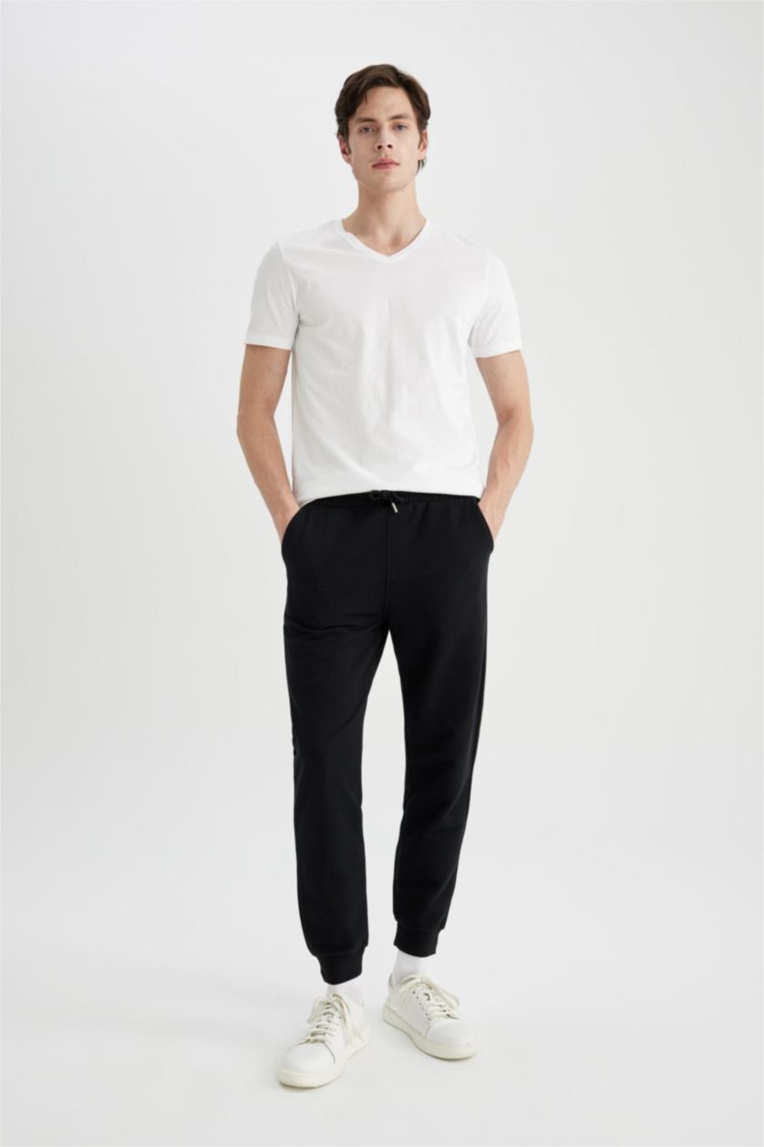 Men White Slim Fit V-Neck Basic Short Sleeve T-Shirt