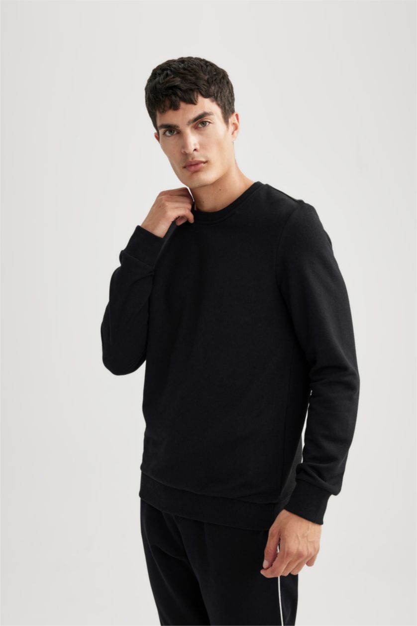 Мужчины Черный Свитшот стандартного кроя с круглым вырезом