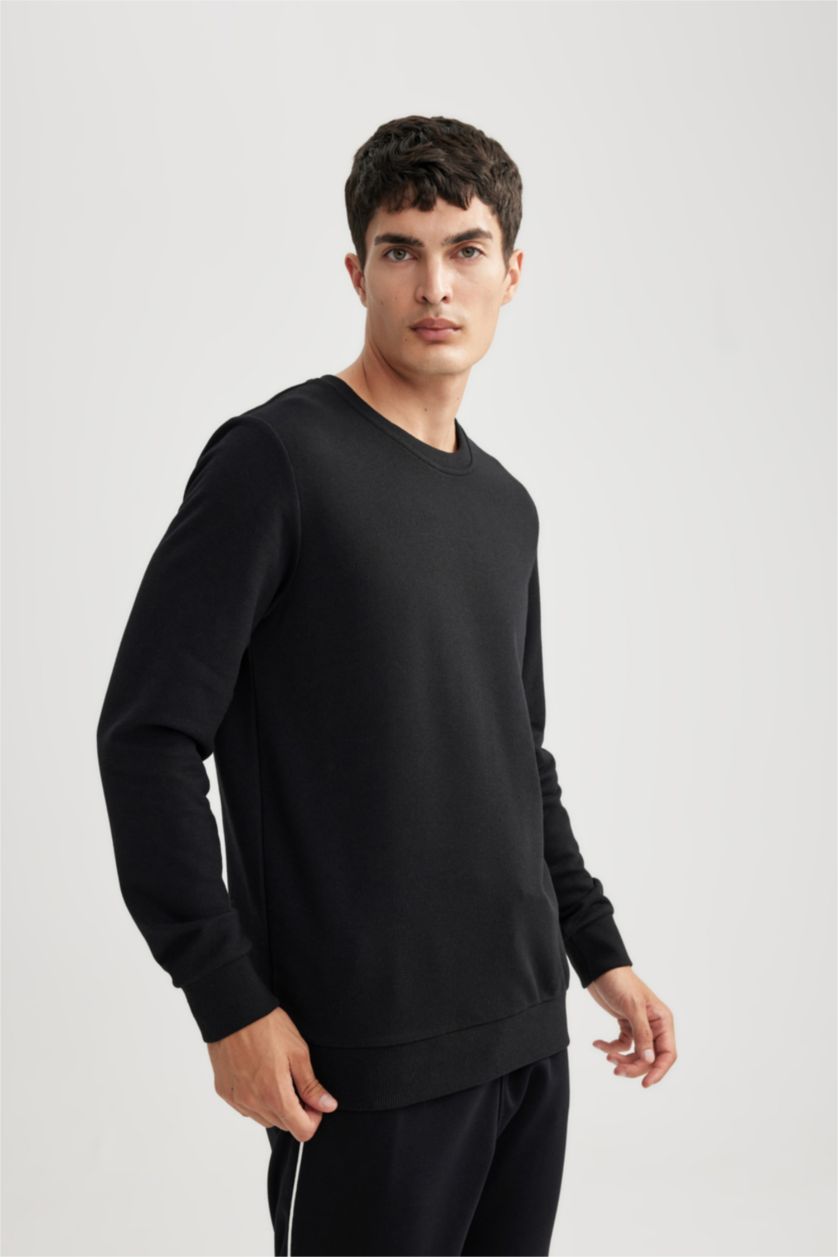 Мужчины Черный Свитшот стандартного кроя с круглым вырезом