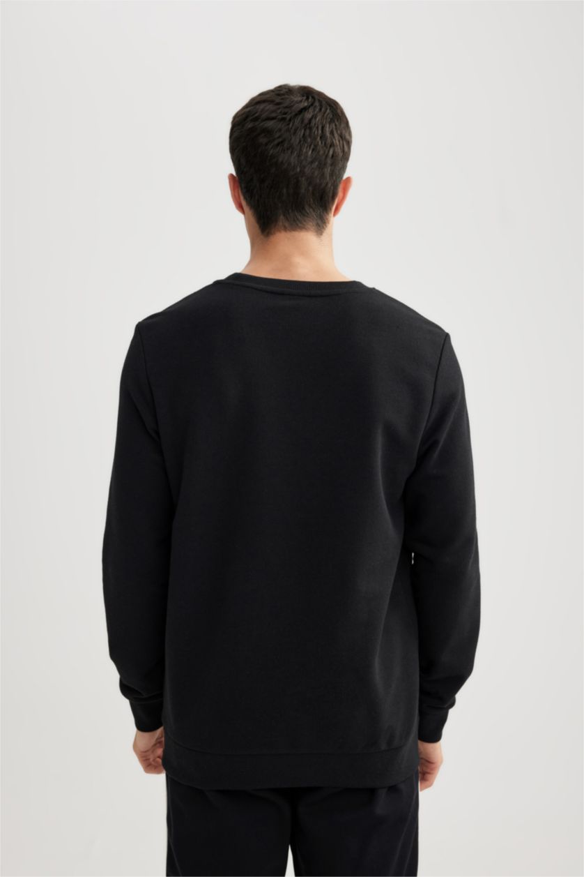 Мужчины Черный Свитшот стандартного кроя с круглым вырезом