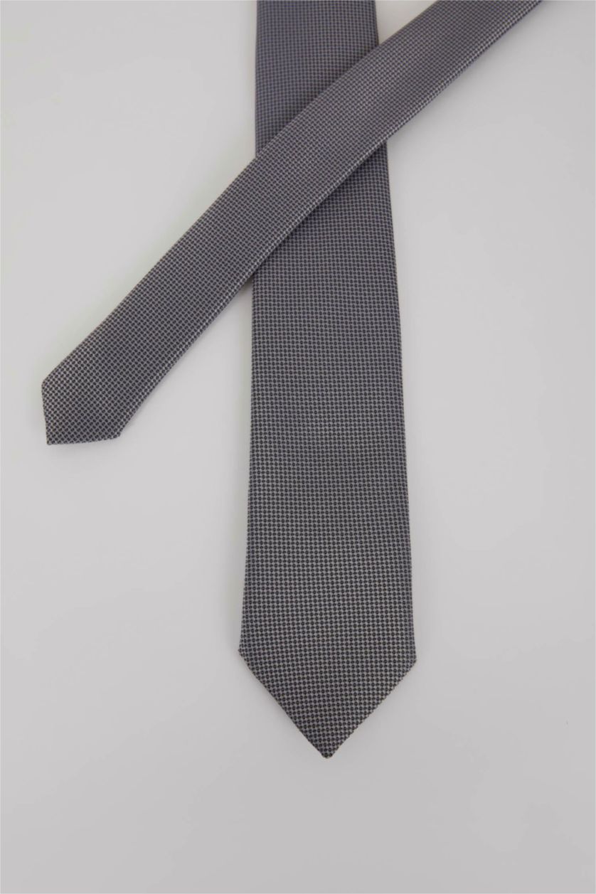 رجال رمادي ربطة عنق