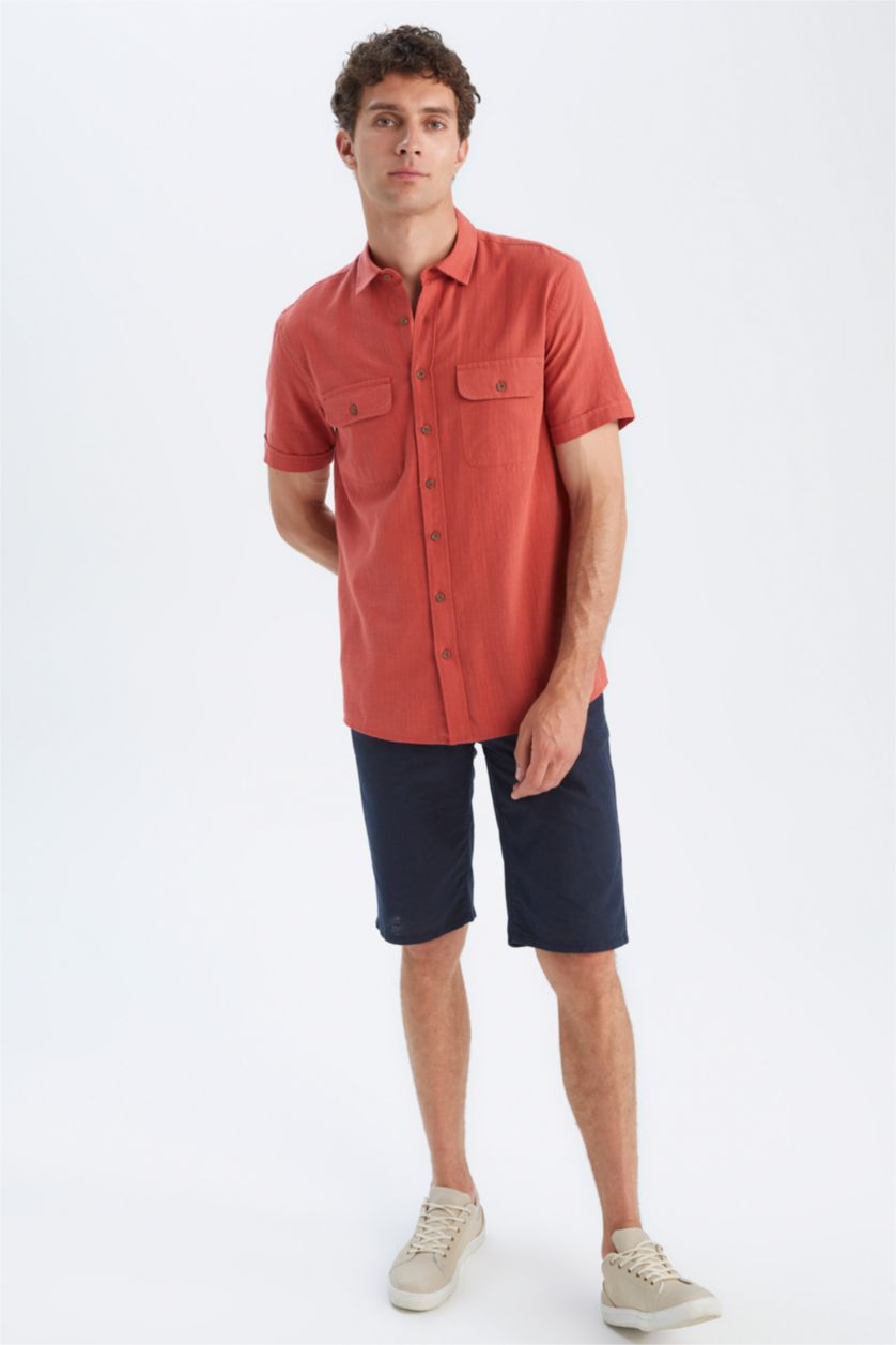 رجالي اللون الطوبي قميص بقصة عادية وأكمام قصيرة بياقة بولو