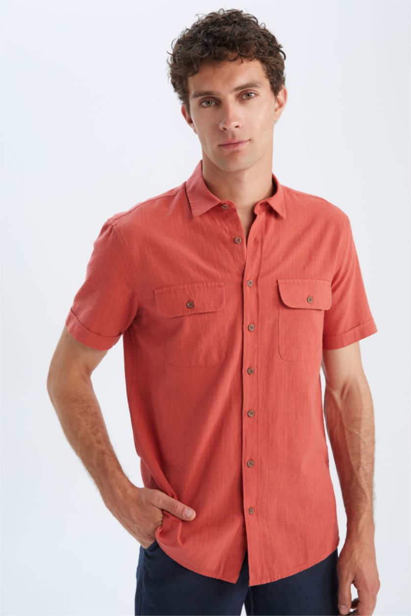 رجالي اللون الطوبي قميص بقصة عادية وأكمام قصيرة بياقة بولو