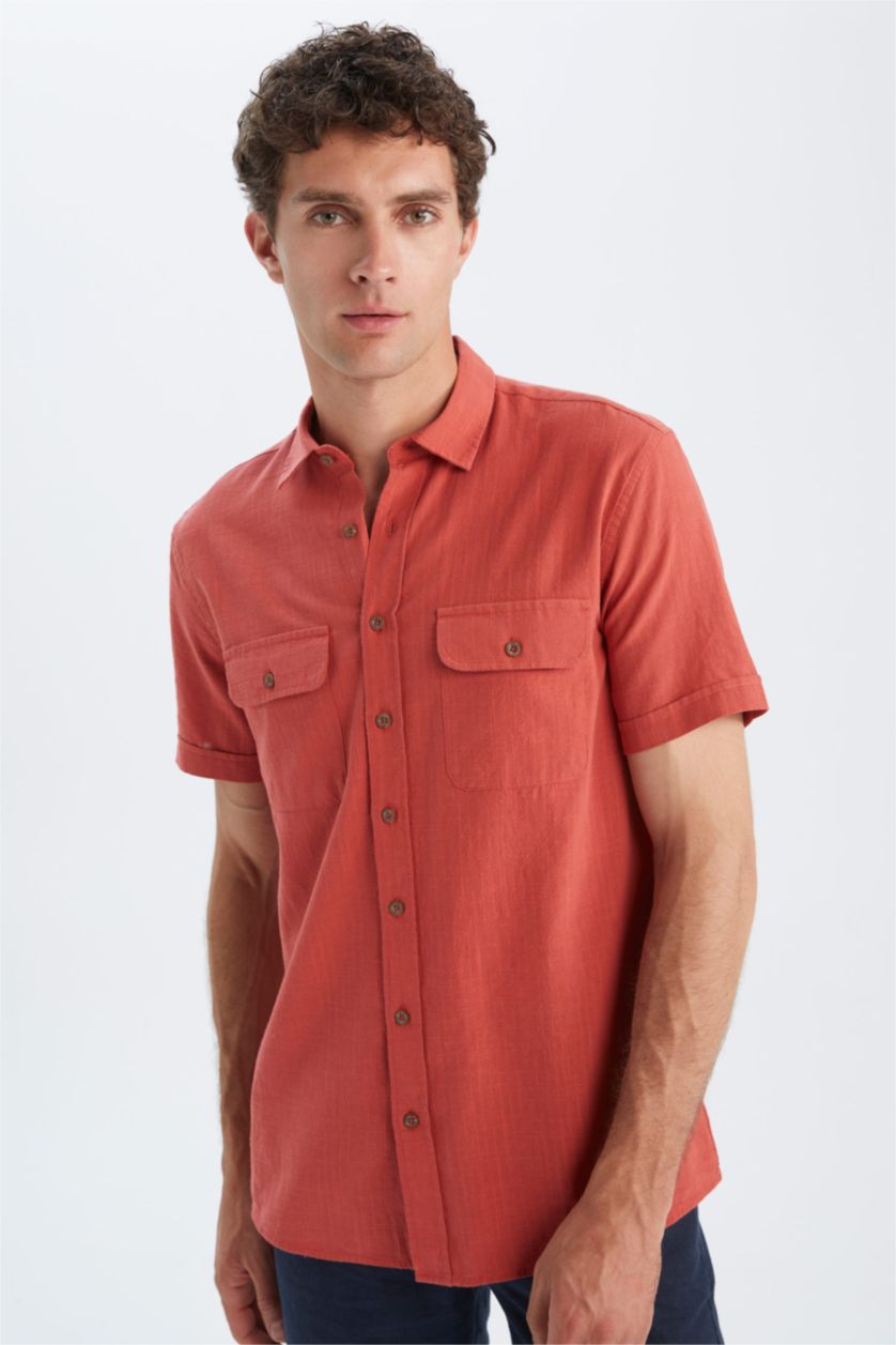 رجالي اللون الطوبي قميص بقصة عادية وأكمام قصيرة بياقة بولو