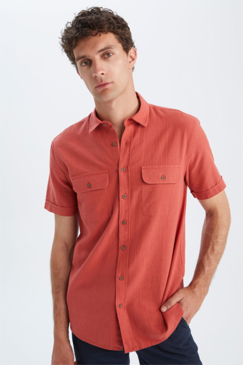 رجالي اللون الطوبي قميص بقصة عادية وأكمام قصيرة بياقة بولو