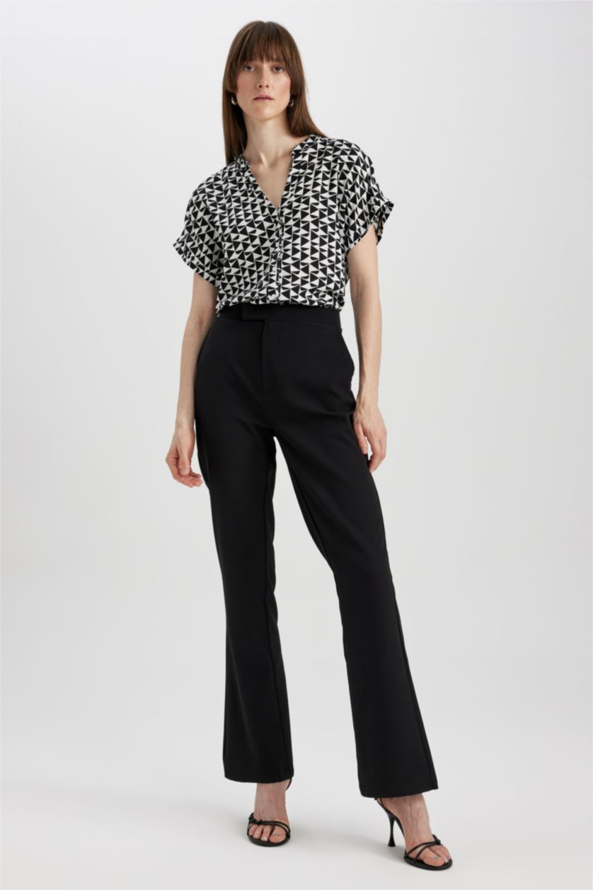 FEMME Noir Chemise à manches courtes et col rond coupe classique