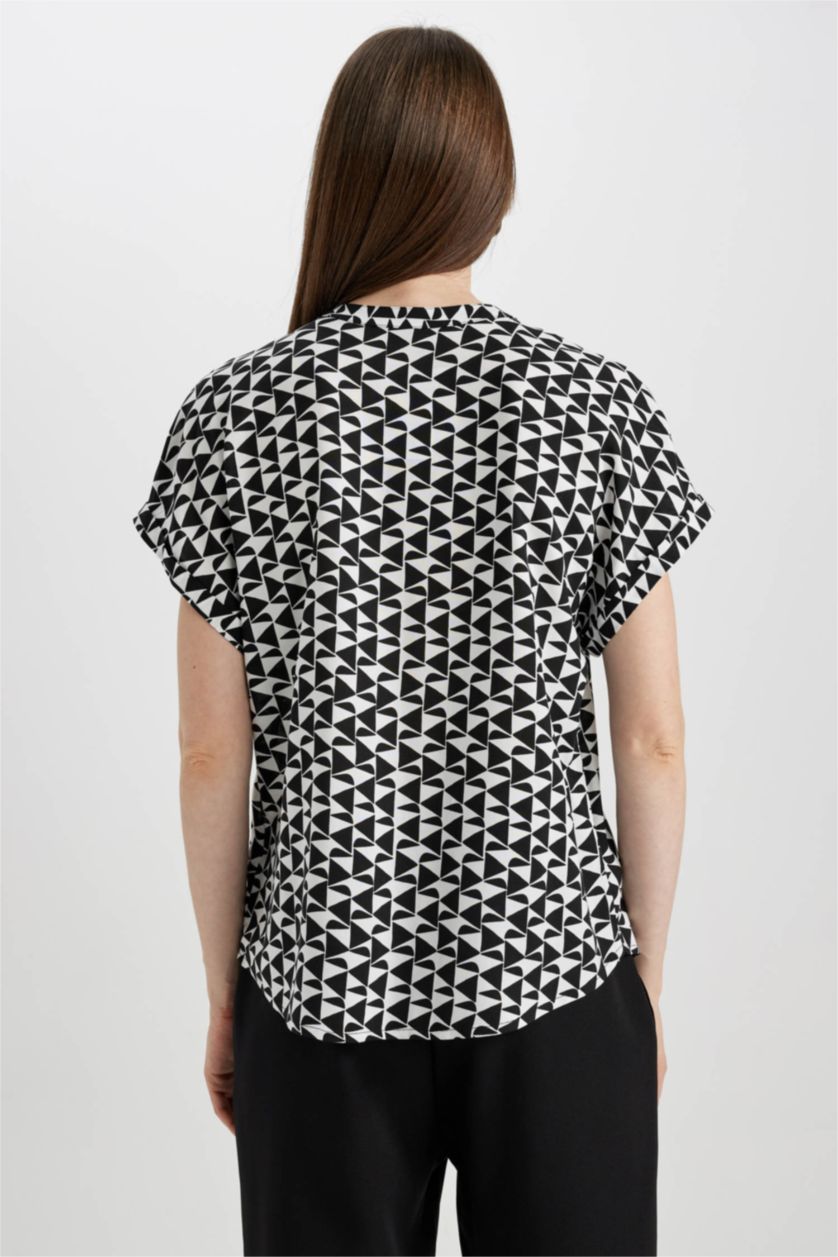 FEMME Noir Chemise à manches courtes et col rond coupe classique