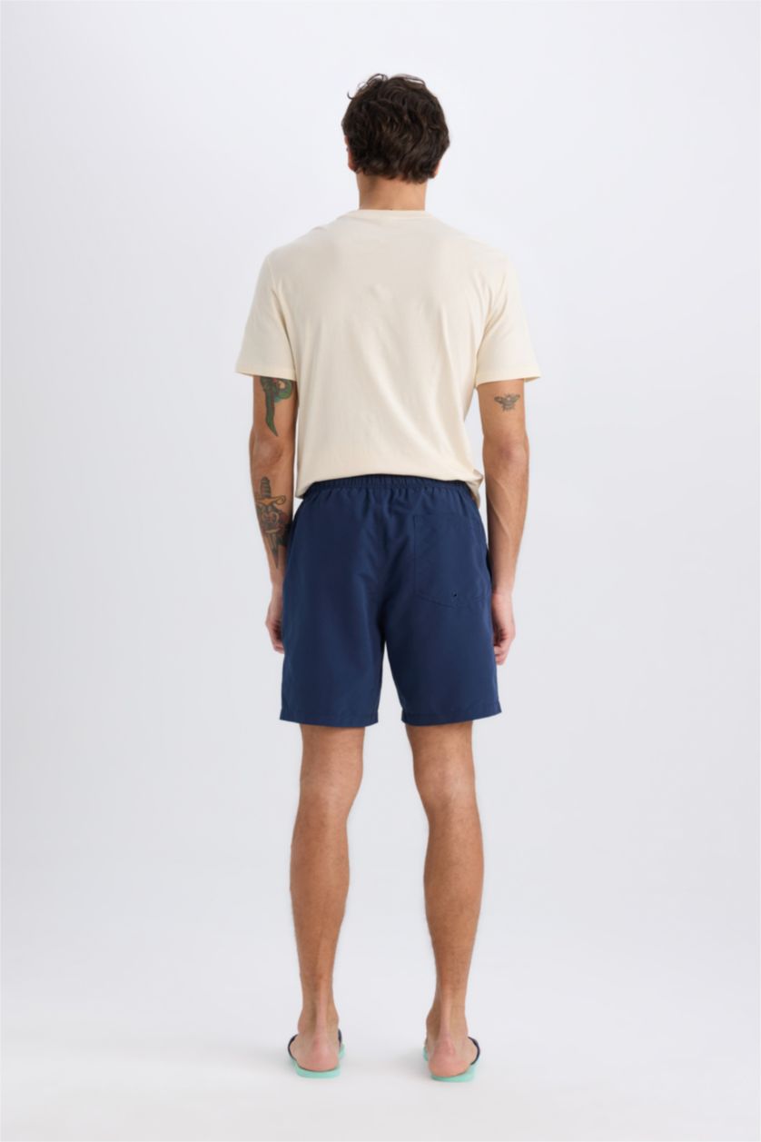 رجال كحلي شورت سباحة قصة عادية