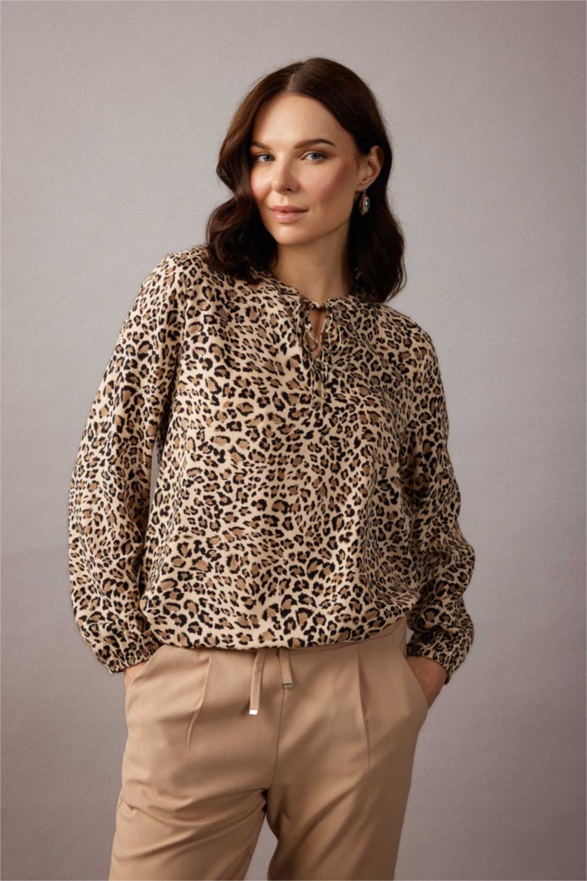 Kadın Açık Vizon Regular Fıt Uzun Kollu Bluz