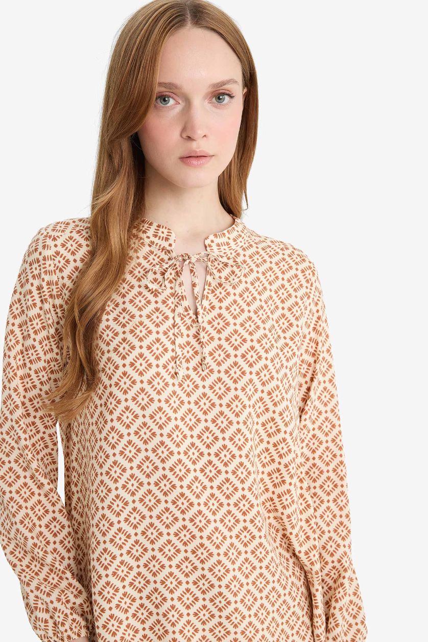 Woman Light Rose Regular Fit Crew Neck Printed Long Sleeve Blouse