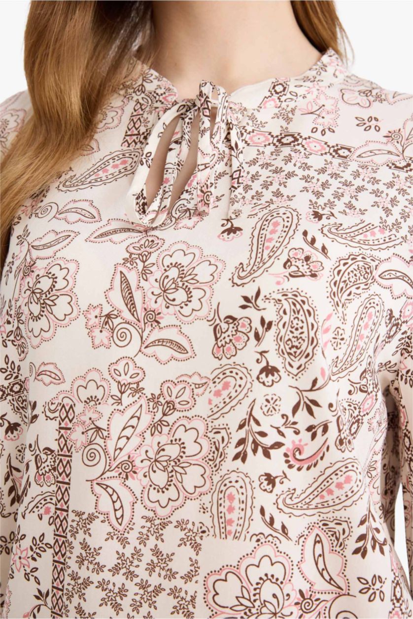 نساء بيج فاتح بلوزة كم طويل مطبوعة قصة عادية بياقة مستديرة