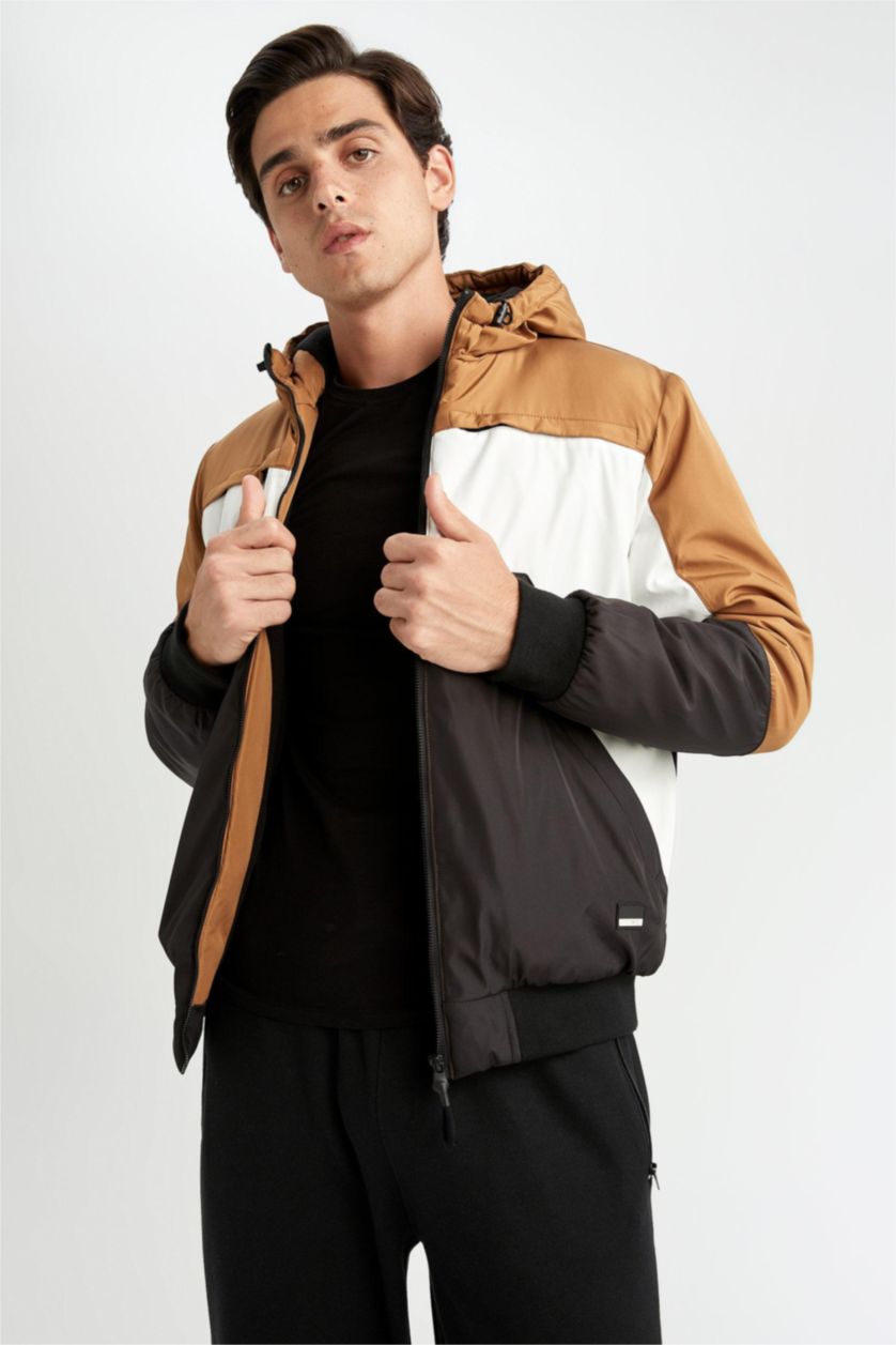 Erkek Camel Slim Fit Dar Kesim Renk Bloklu Astarlı Kapüşonlu Fermuarlı Cepli Şişme Mont