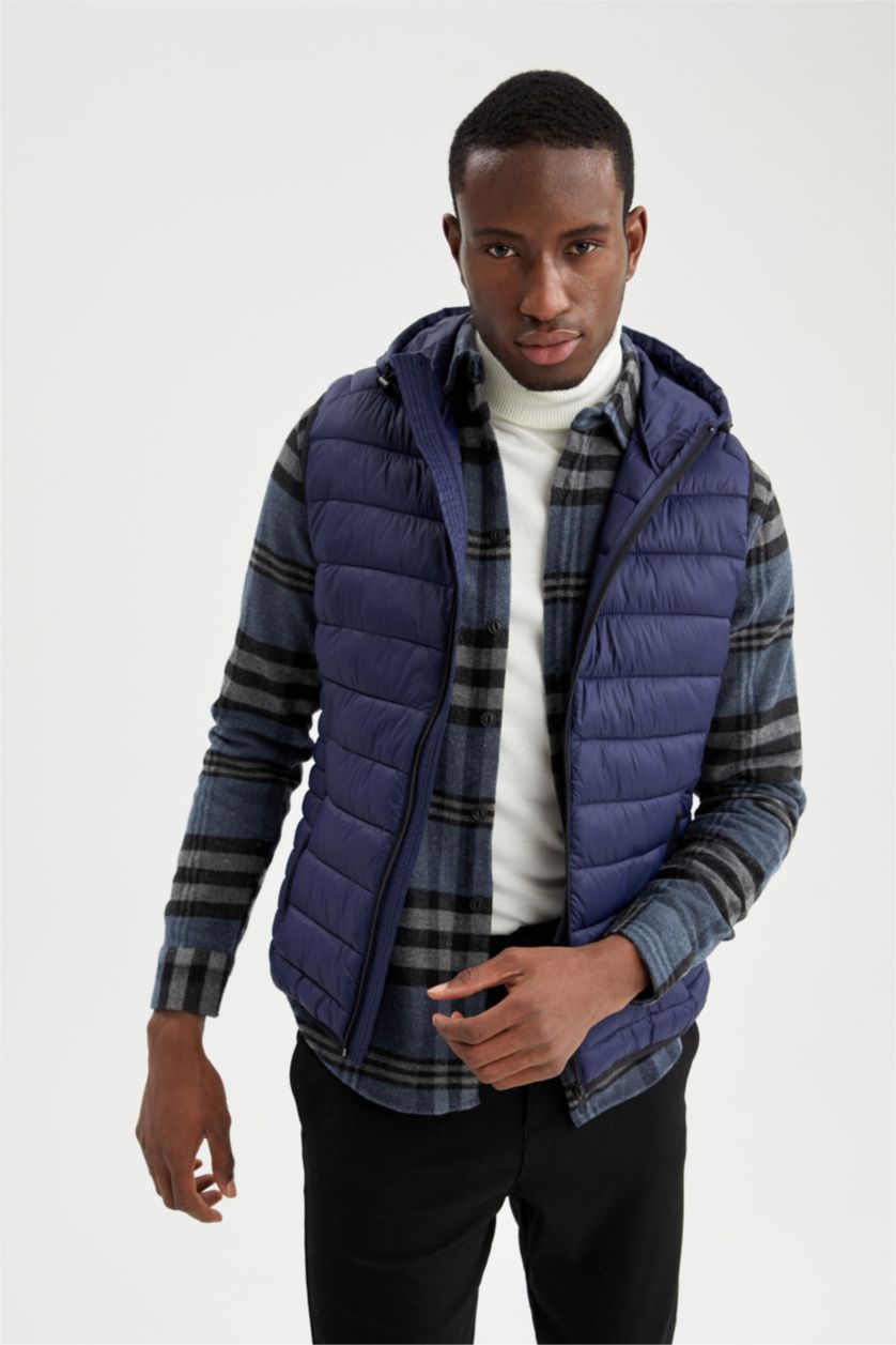 رجال كحلي فيست بامب خفيف بقصة ضيقة  بغطاء للرأس مقاوم للماء