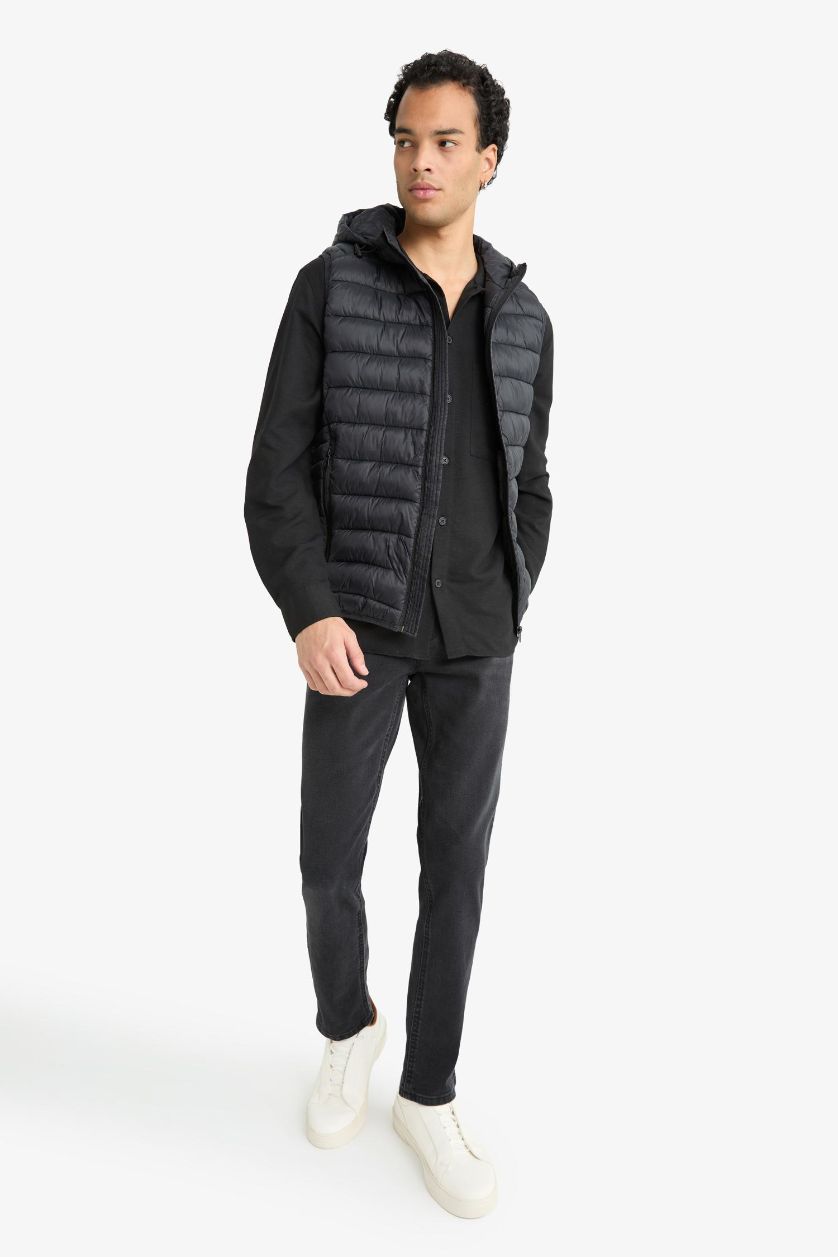 MAN Black Hooded Zipper Closure Pocketed Thin Puffer Vest