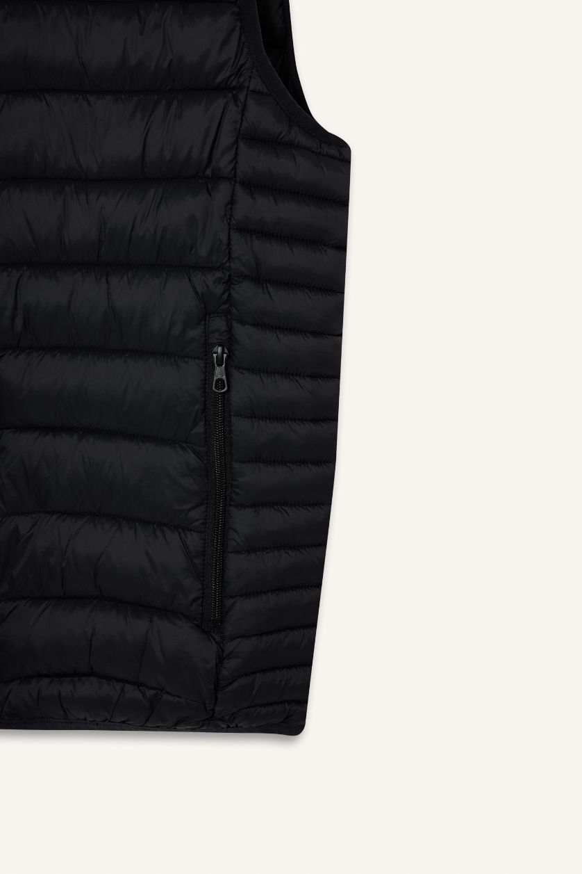 MAN Black Hooded Zipper Closure Pocketed Thin Puffer Vest