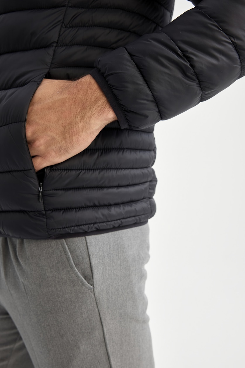 Erkek Siyah Sıcak Tutan Su İtici Slim Fit Mont