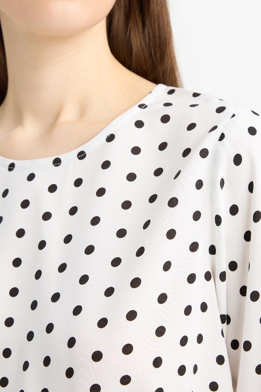 Woman White Regular Fit Round Collar Printed Short Sleeve Blouse