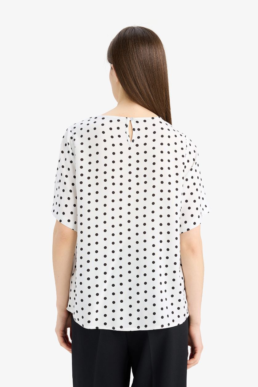 Woman White Regular Fit Round Collar Printed Short Sleeve Blouse