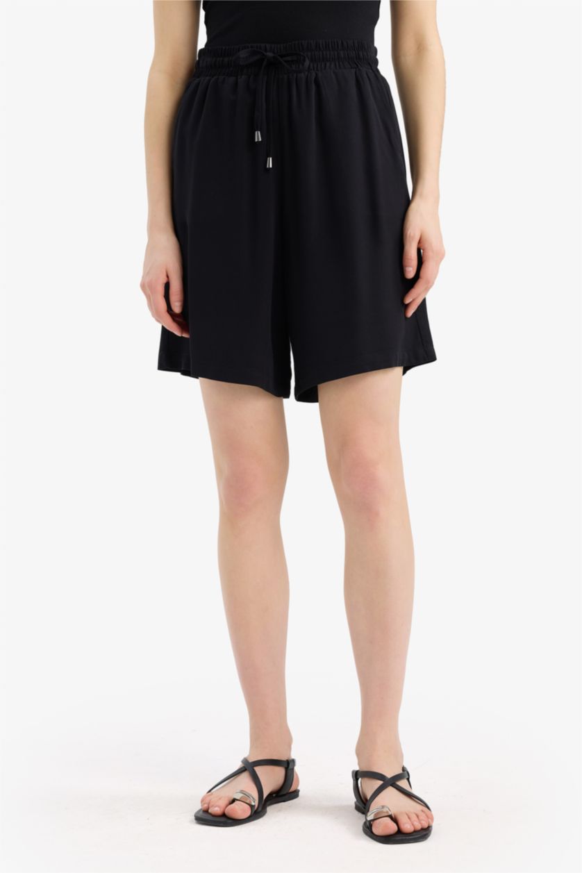 Kadın Siyah Yüksek Bel Kısa Paça Viskon Şort