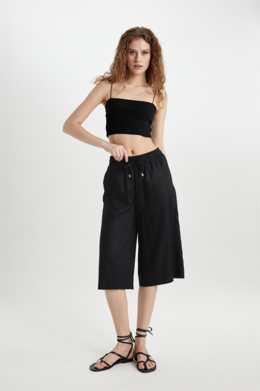 WOMAN Black High Waist Crop Fit Viscose Capri