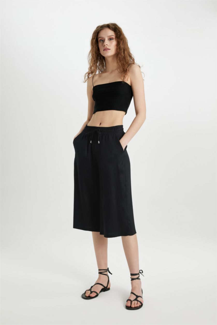 WOMAN Black High Waist Crop Fit Viscose Capri