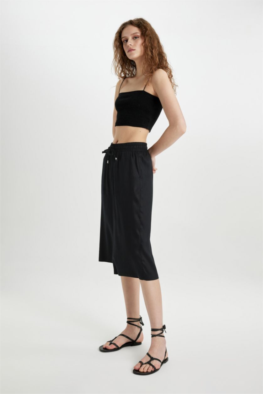 WOMAN Black High Waist Crop Fit Viscose Capri