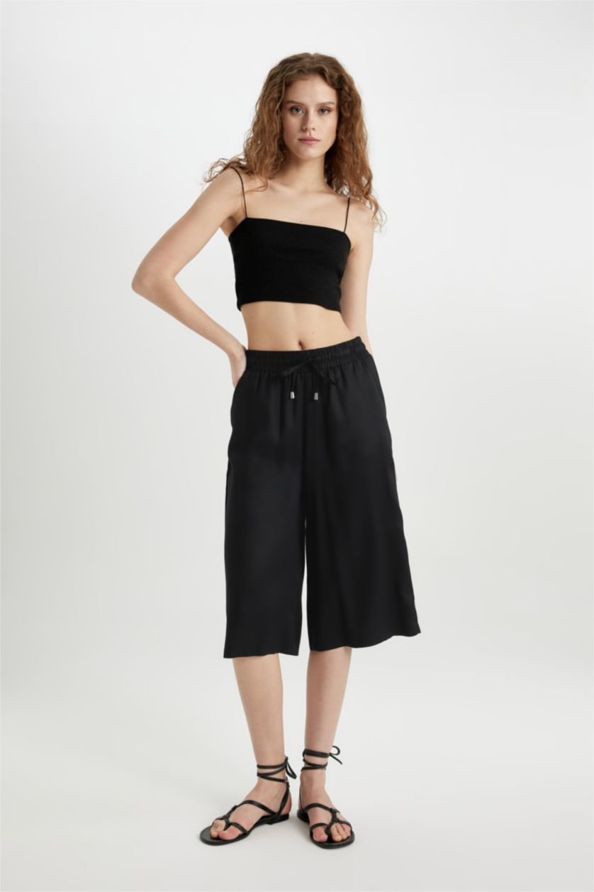 WOMAN Black High Waist Crop Fit Viscose Capri