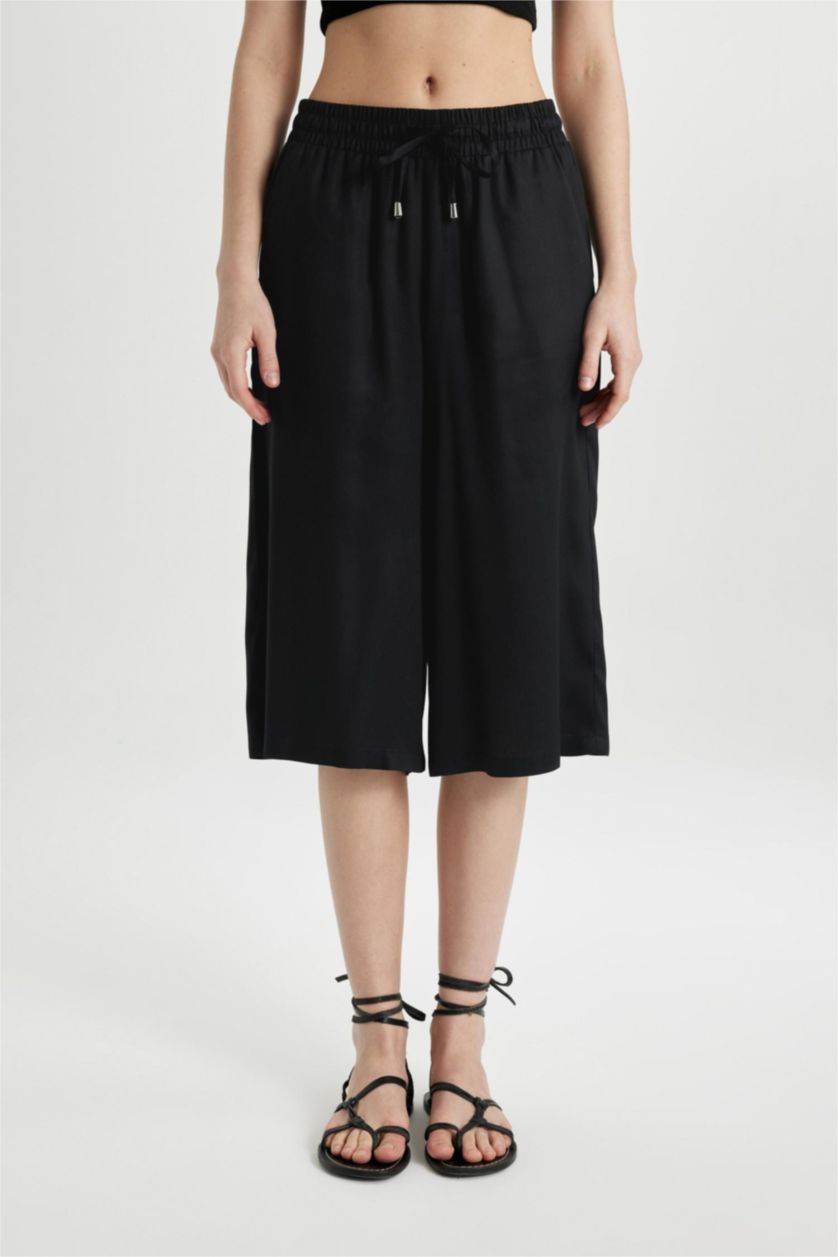 WOMAN Black High Waist Crop Fit Viscose Capri