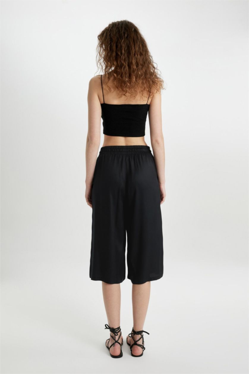 WOMAN Black High Waist Crop Fit Viscose Capri