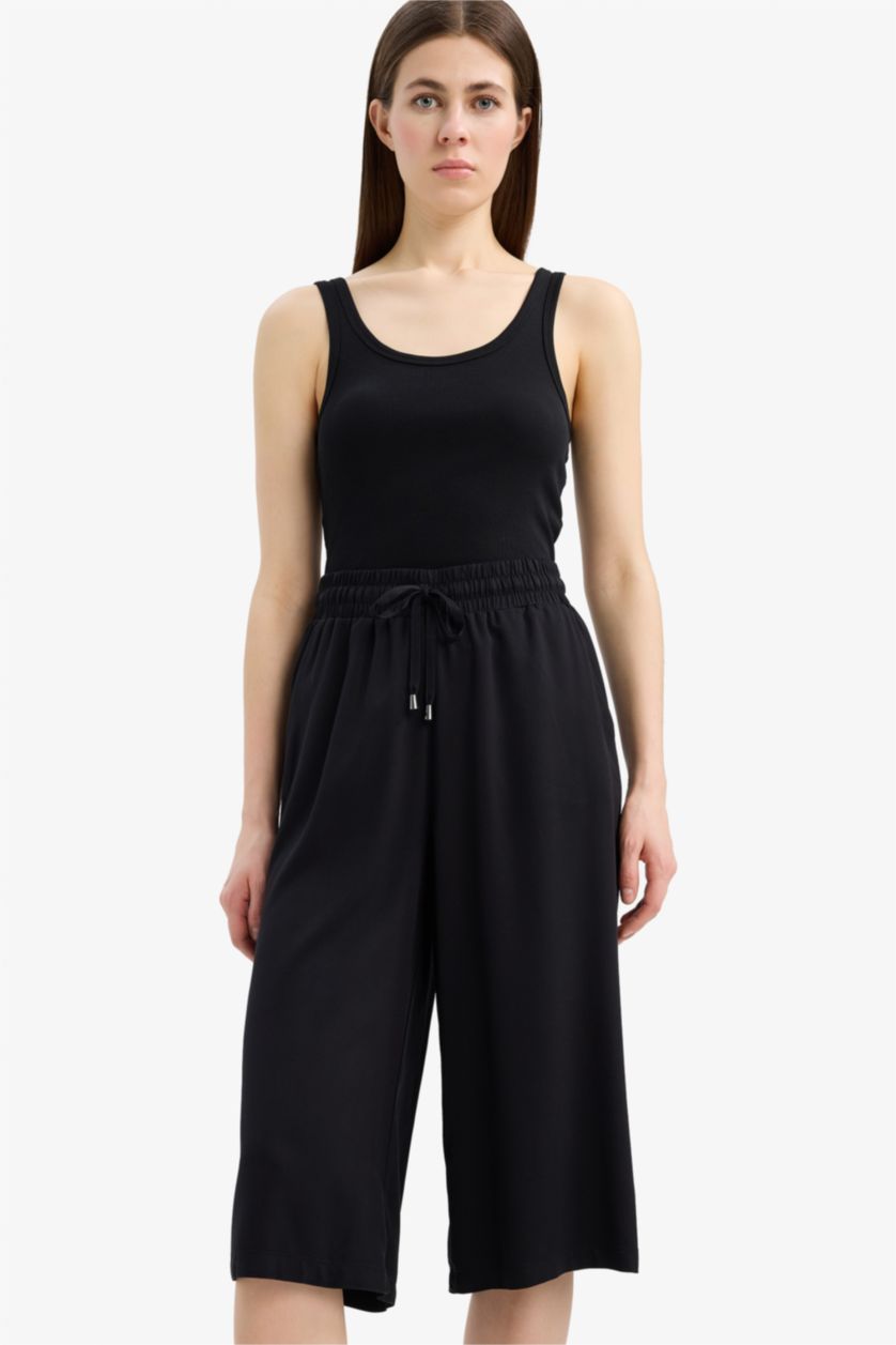 Әйелдерге қара Капри