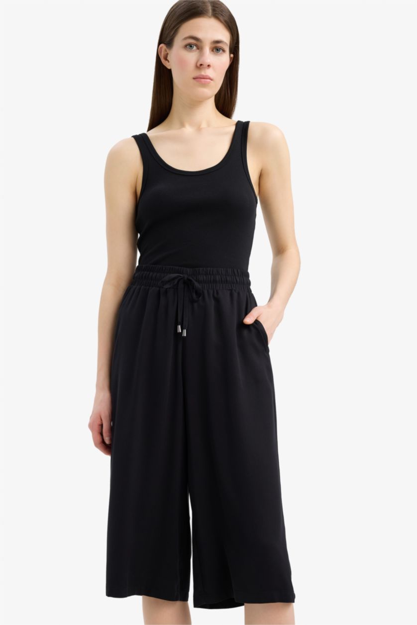 Әйелдерге қара Капри