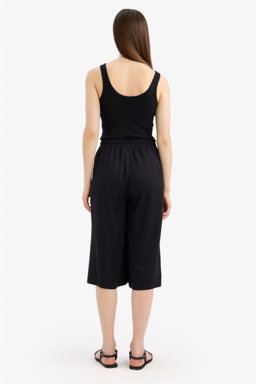 Әйелдерге қара Капри