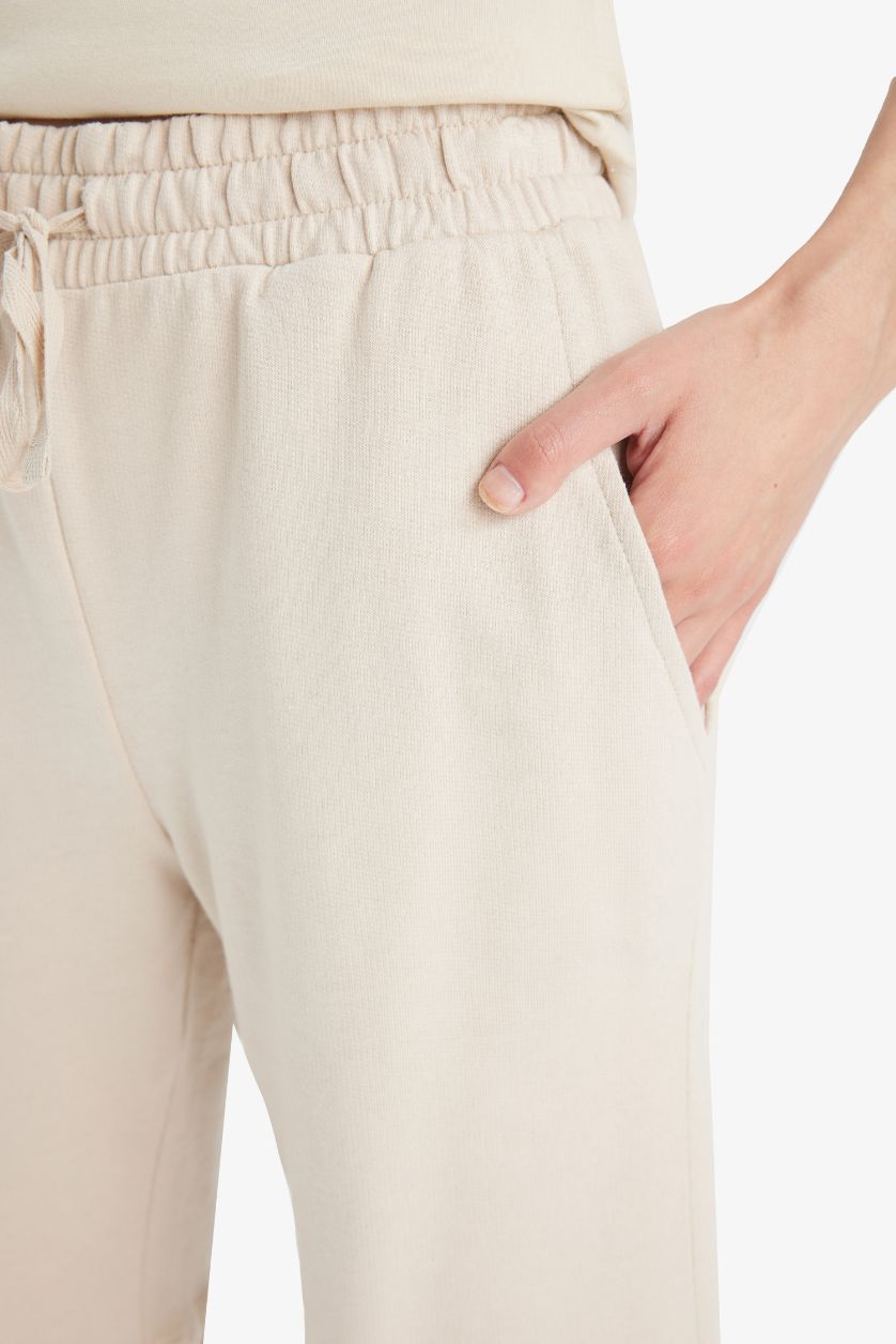 Woman Sand Regular Fit Normal Waist Straight Leg Bermuda Shorts