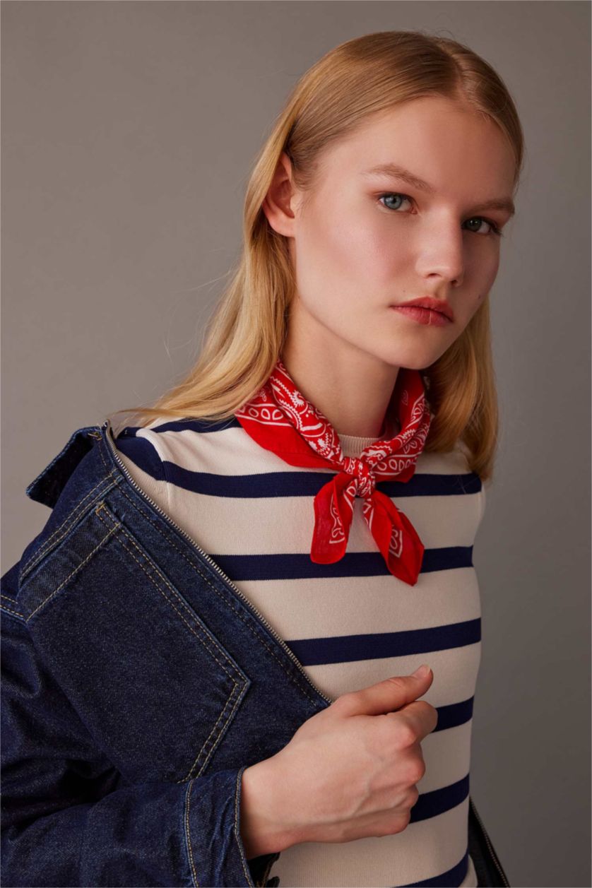 نساء أحمر شال